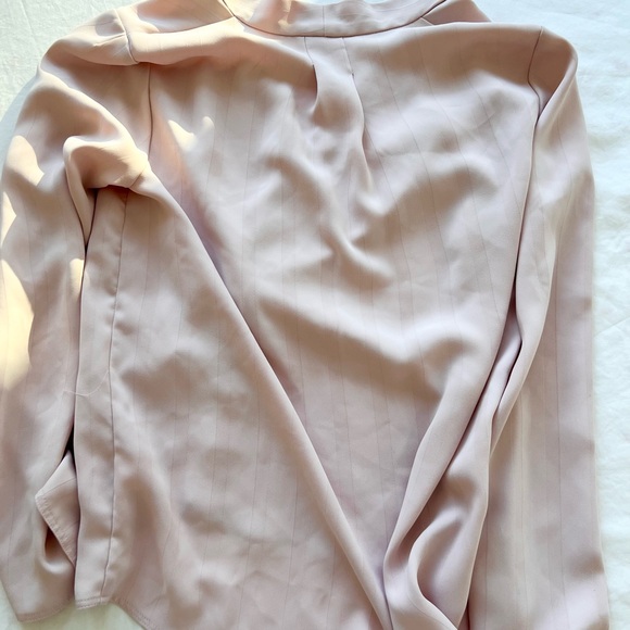 Aritzia Babaton Akira Power Blouse Long Sleeve V-Neck Light Pink, L - Picture 8 of 8